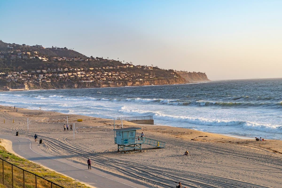Redondo Beach Breakwater surf spot